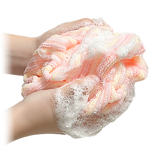 たっぷり泡立ち、汚れを落とす